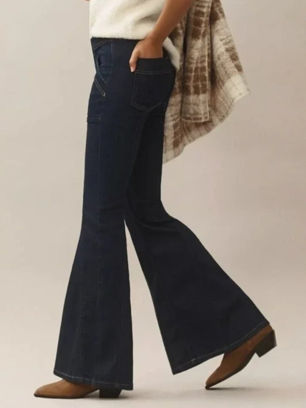 ANTHRO PILCRO PUDDLE MID-RISE FLARE JEANS GORED HEM TROUSER FRONT HEMMED sz 27 - Picture 2 of 9